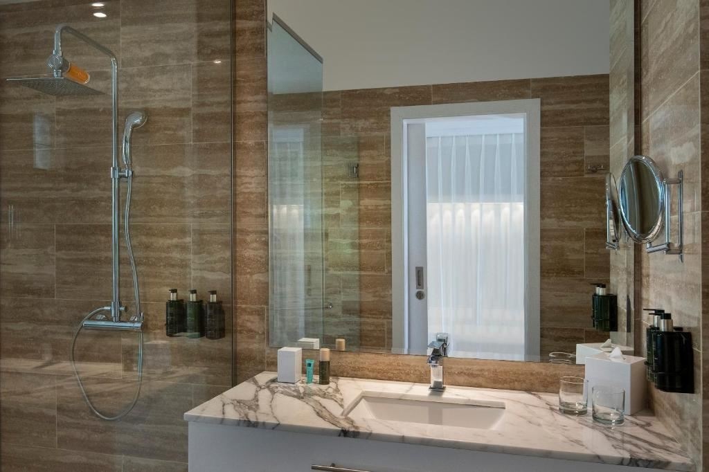 rooms-the-level-suite-tropical-palms-by-stay-well