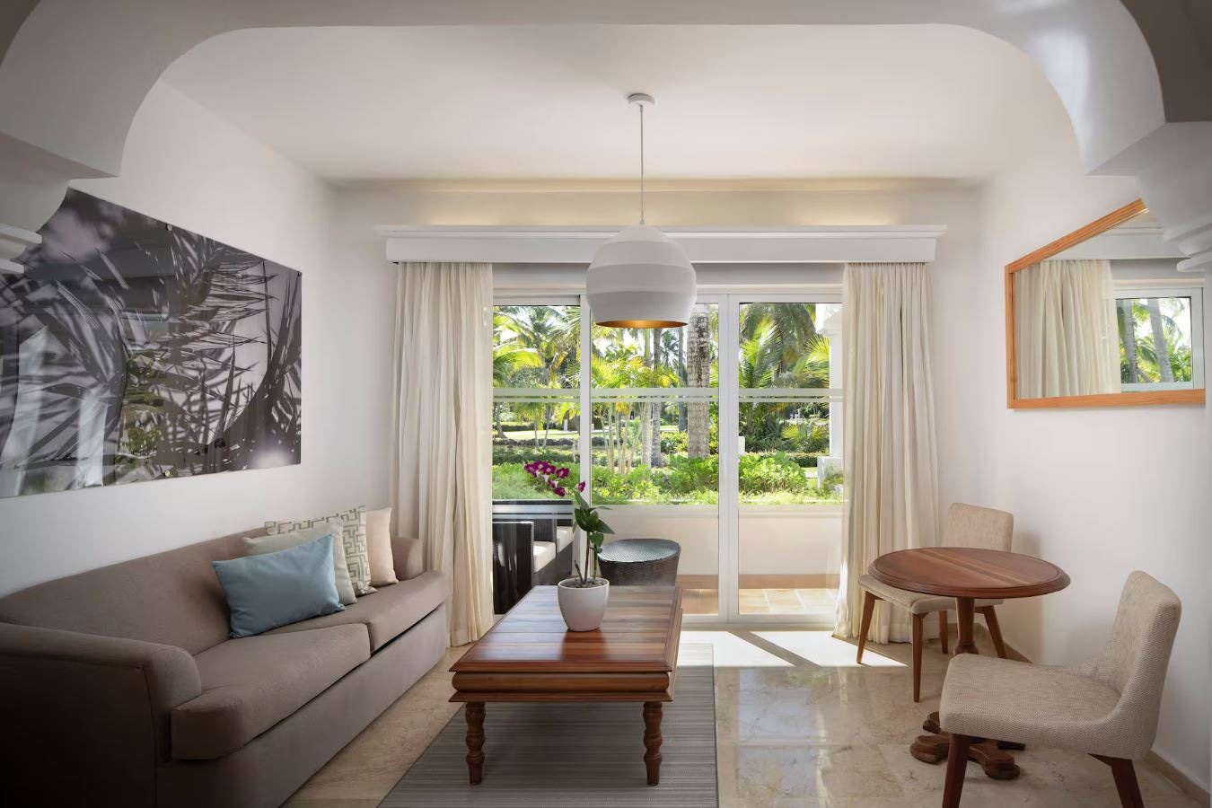 rooms-the-level-junior-suite-garden-view