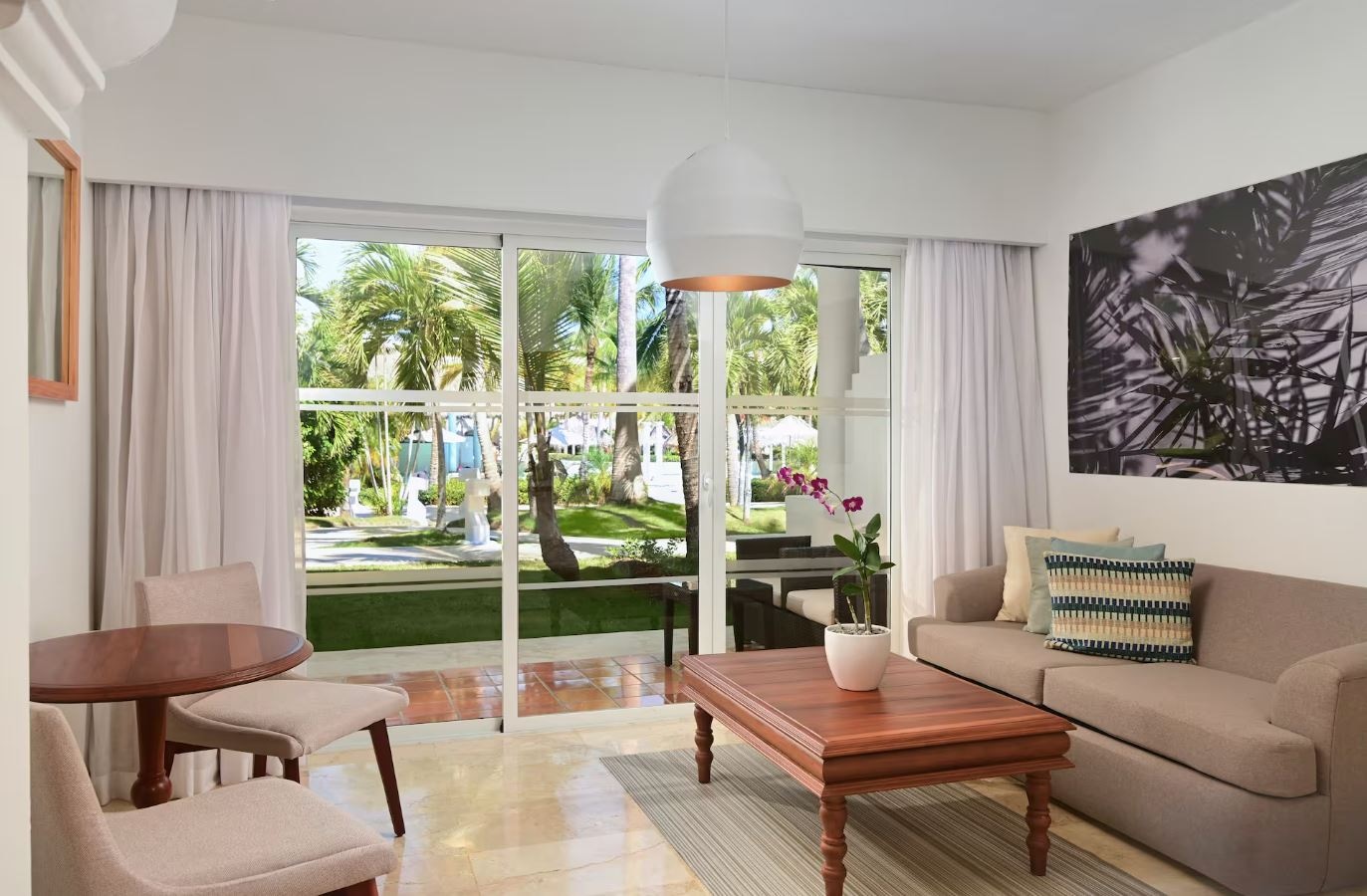 rooms-the-level-junior-suite-garden-view