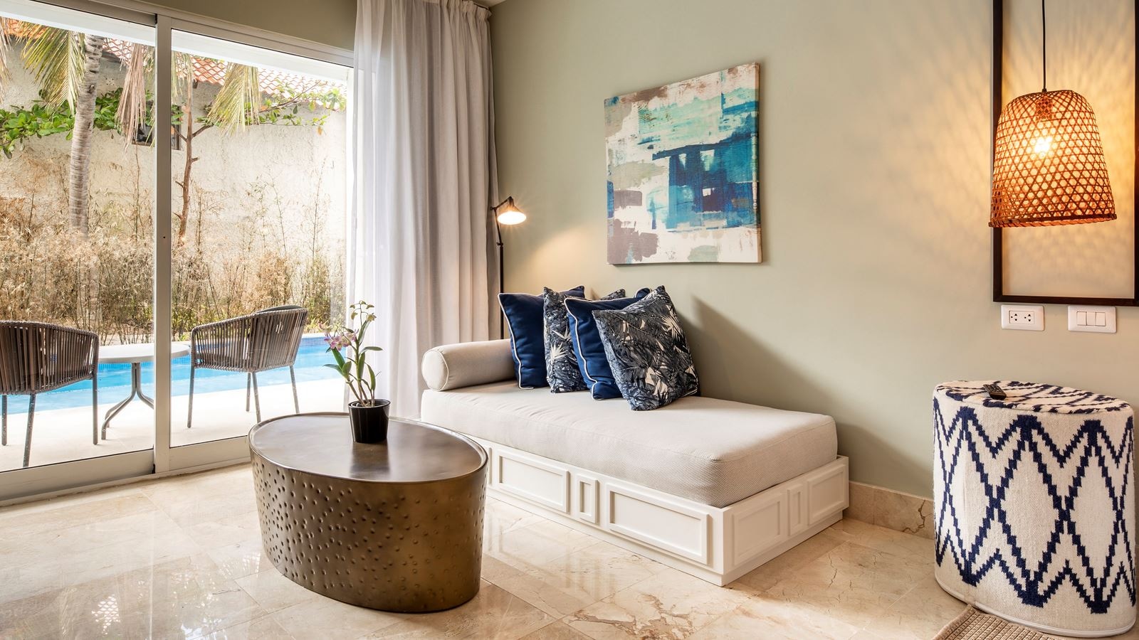 rooms-master-suite-swim-out