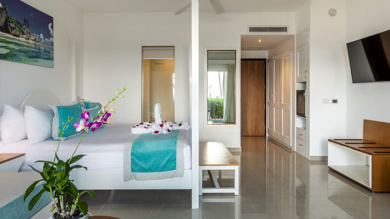 rooms-master-junior-suite-beach-walk