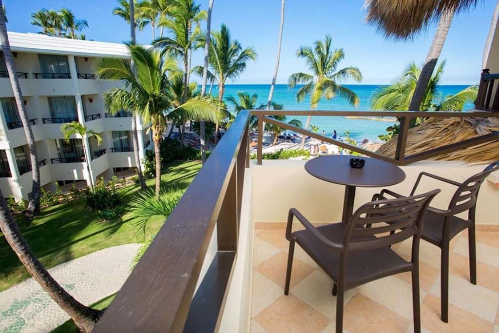 rooms-junior-suite-premium-ocean-front-view-with-jacuzzi