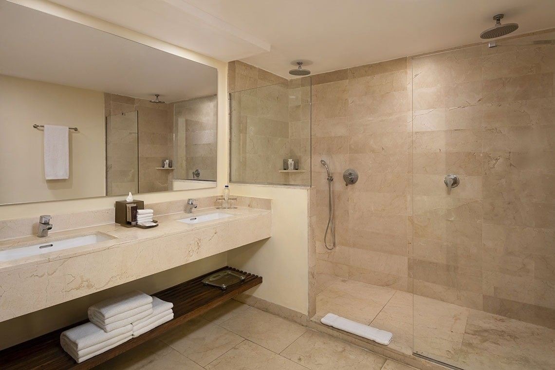 rooms-junior-suite-premium-tropical-view