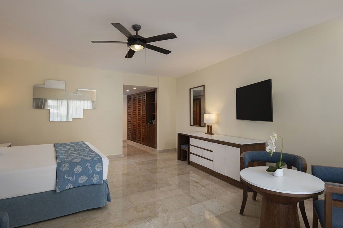 rooms-junior-suite-premium-pool-view