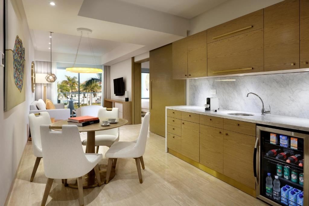 rooms-two-bedroom-master-suite