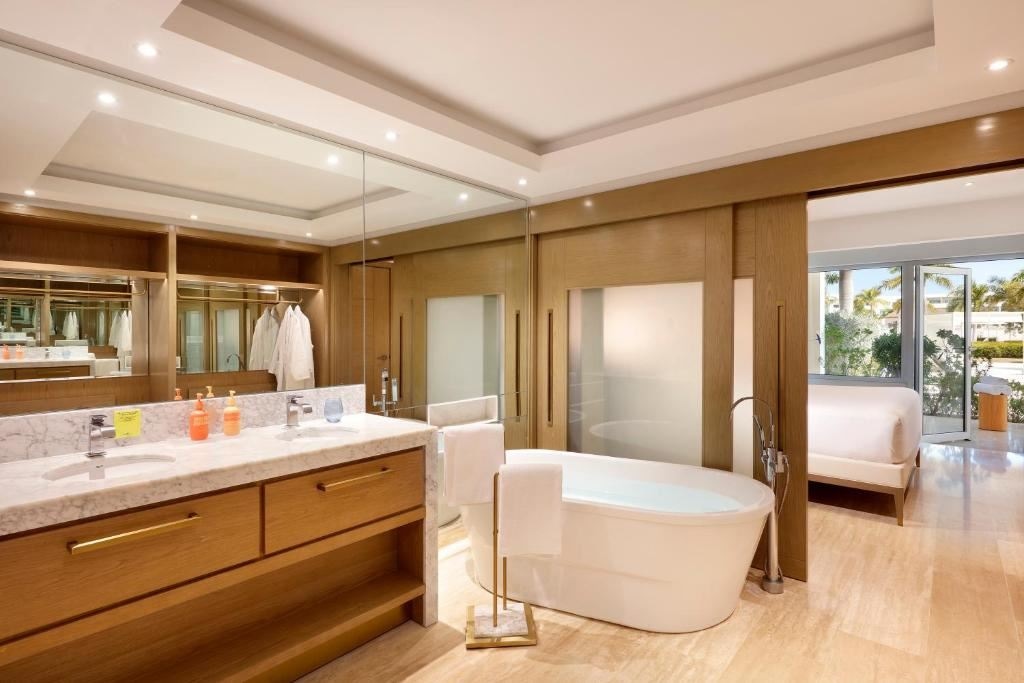 rooms-master-suite-swim-up