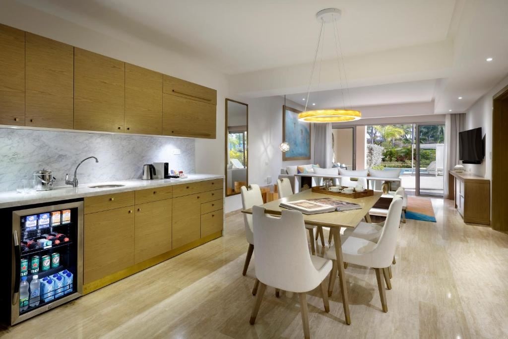 rooms-master-suite-swim-up