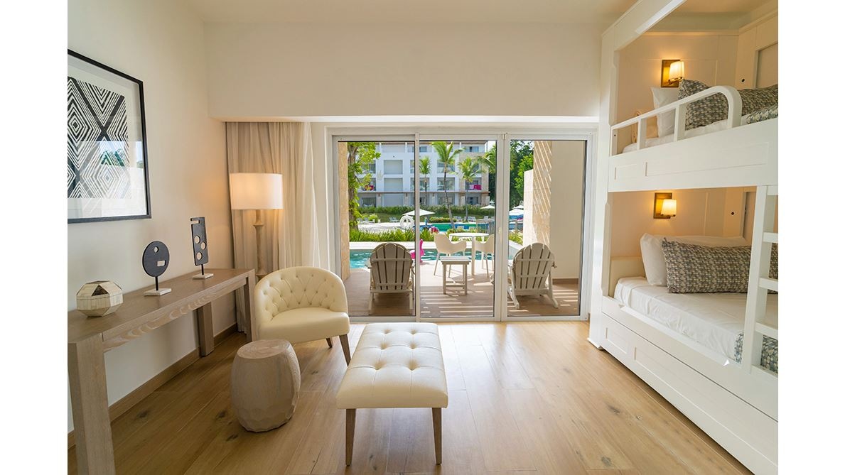 rooms-family-club-junior-suite-swimout