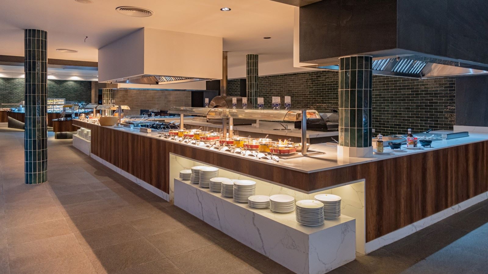 restaurants-la-hispaniola-buffet-restaurant