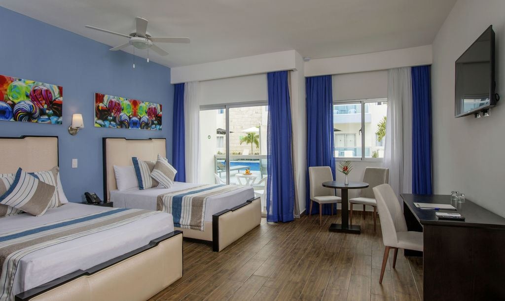 rooms-studio-pool-view