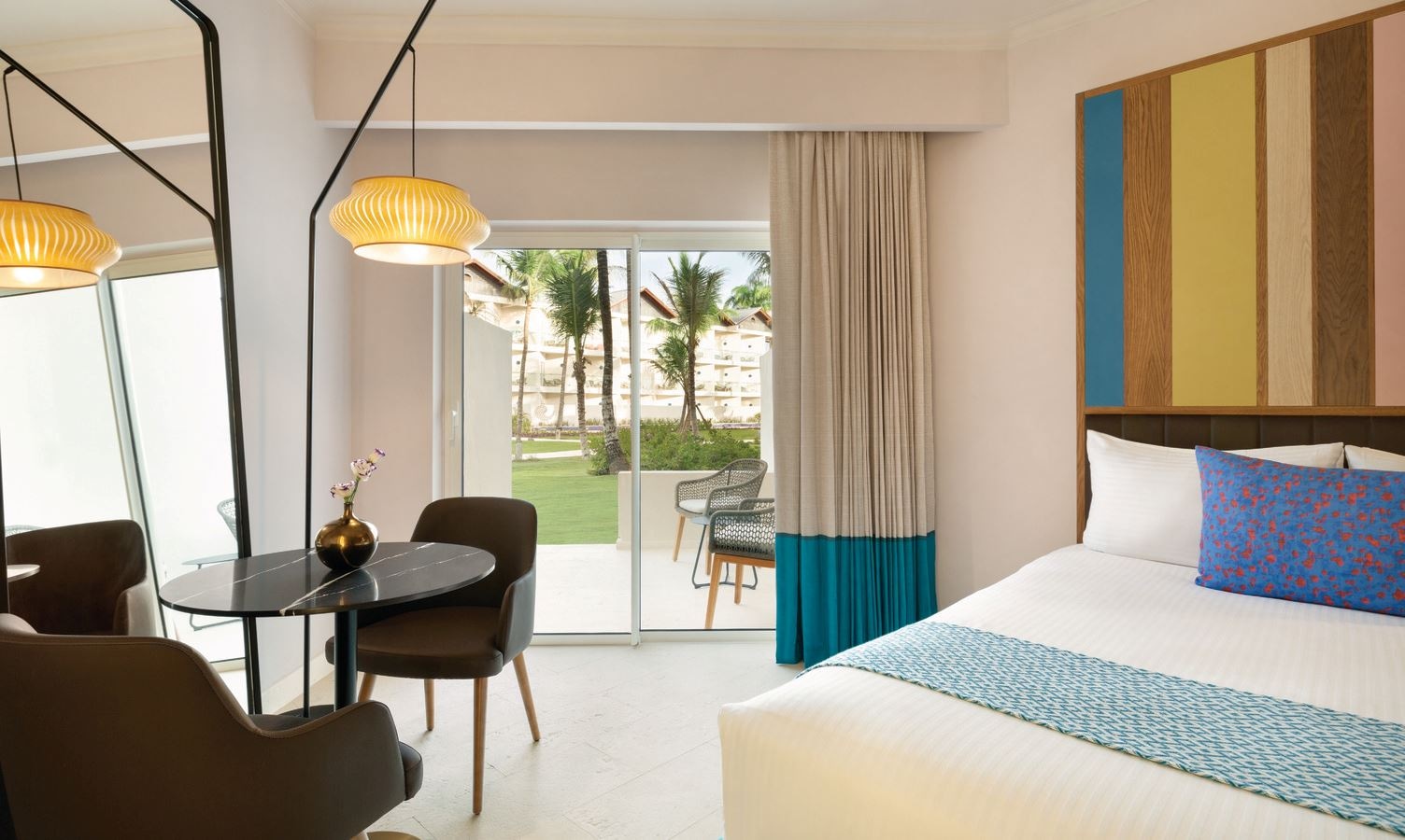 rooms-deluxe-garden-view-1-king