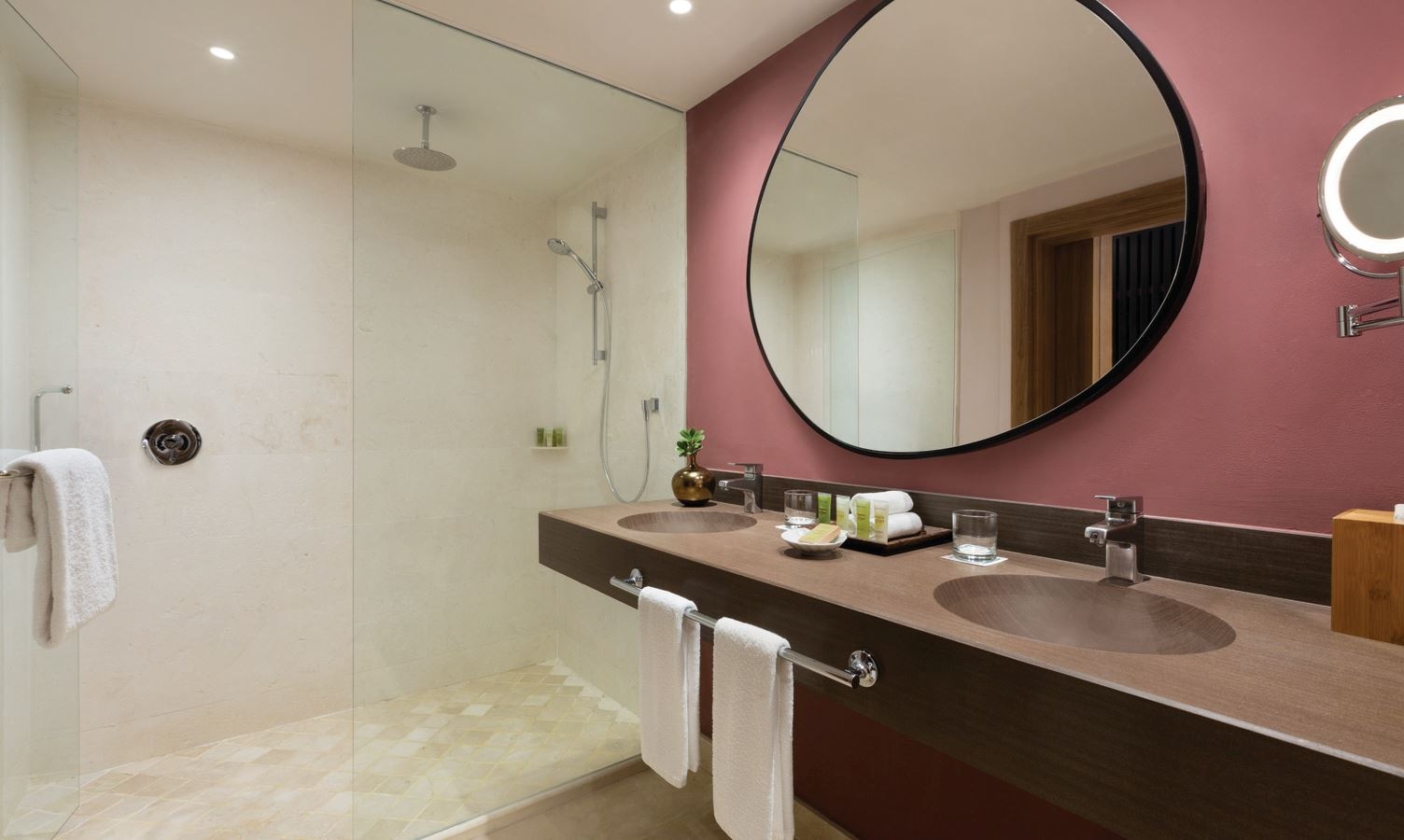 rooms-deluxe-garden-view-1-king