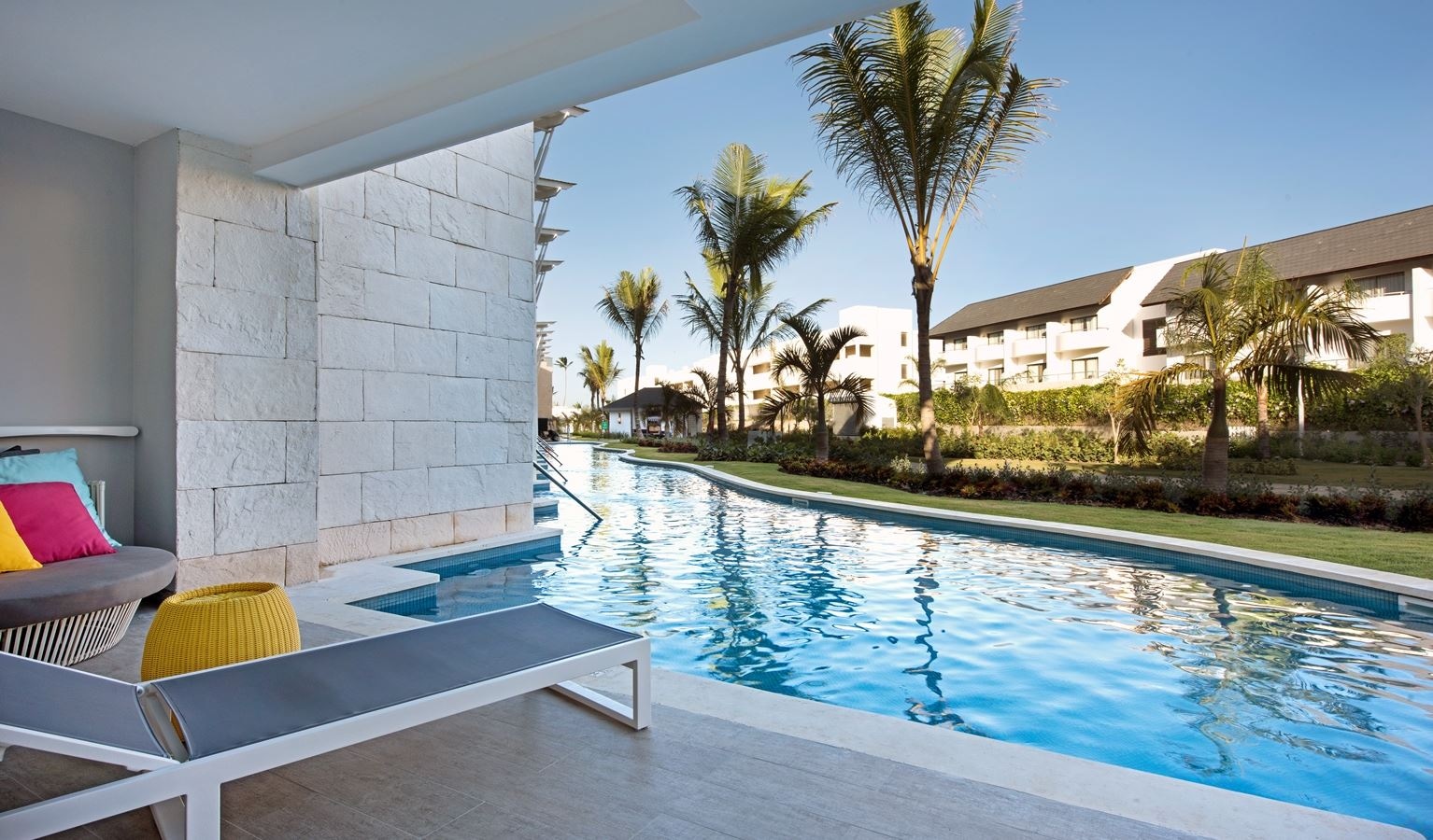 rooms-premium-swim-up-room