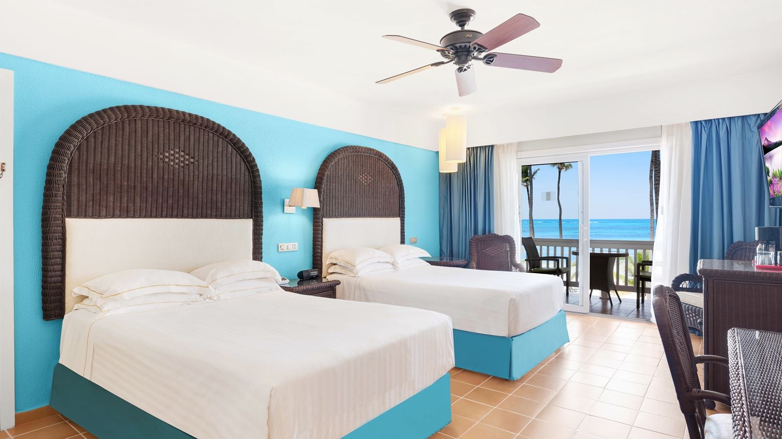 rooms-superior-room-ocean-front-premium-level