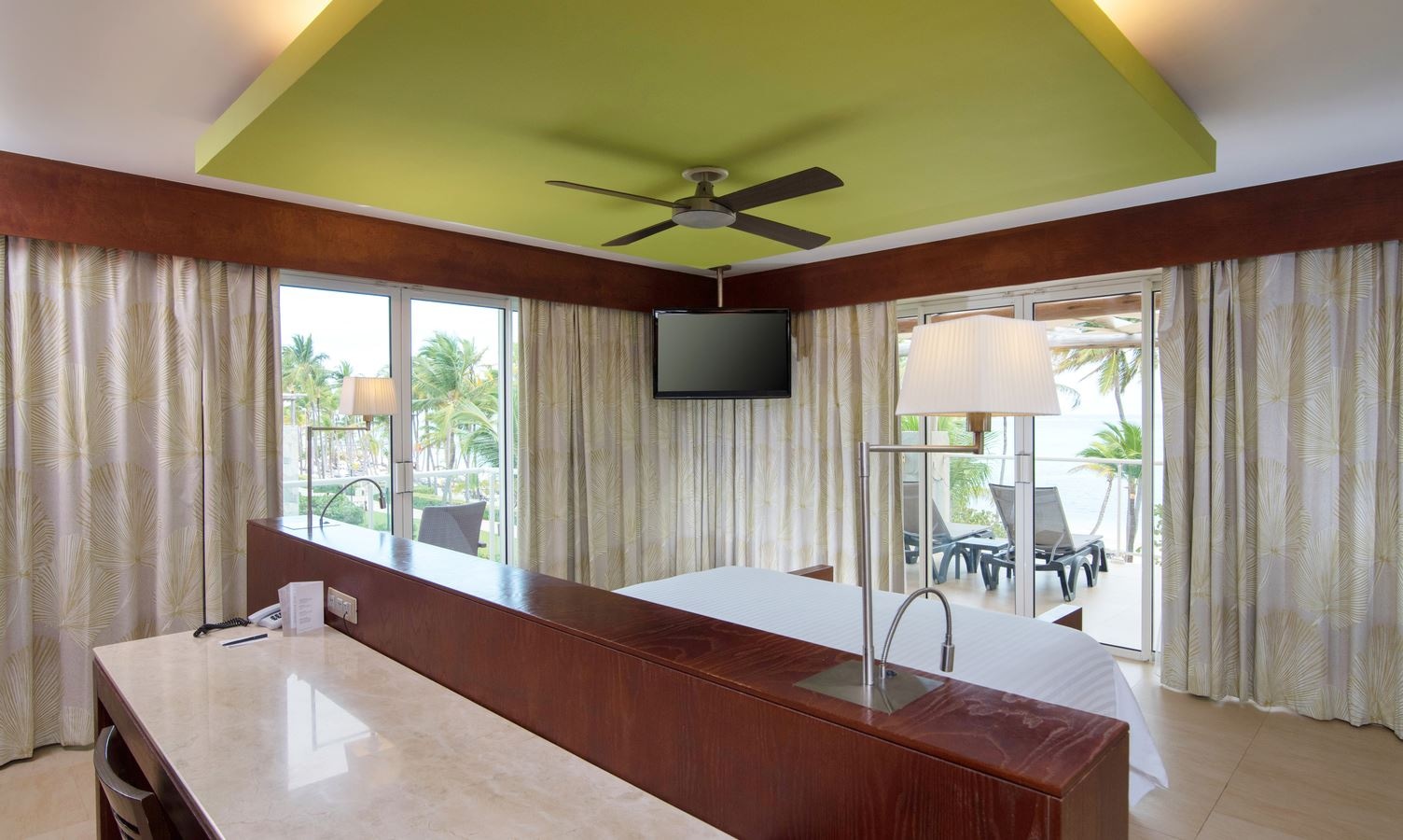 rooms-panoramic-suite-ocean-front-premium-level