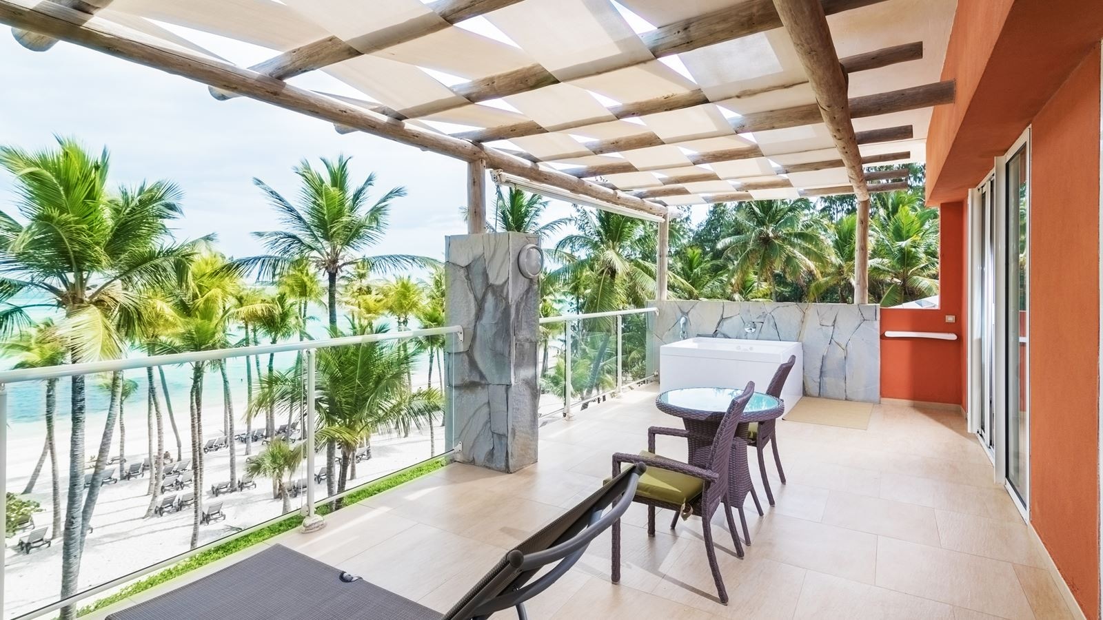 rooms-suite-ocean-front-premium-level