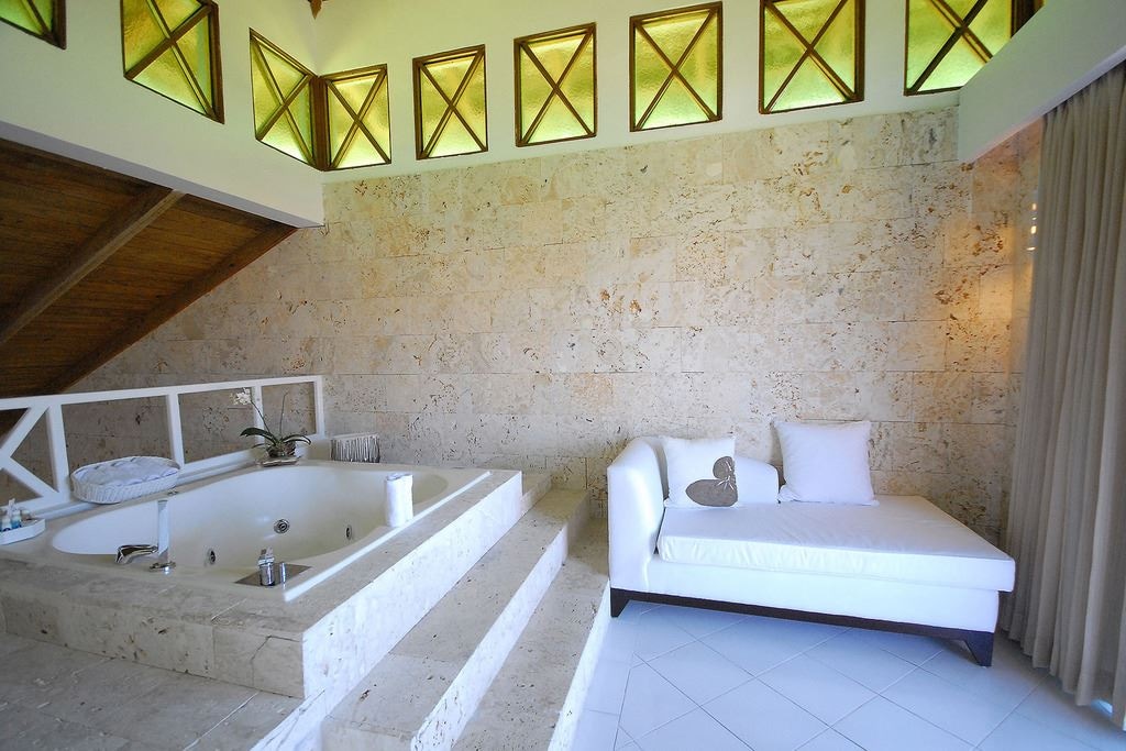 rooms-honeymoon-suite