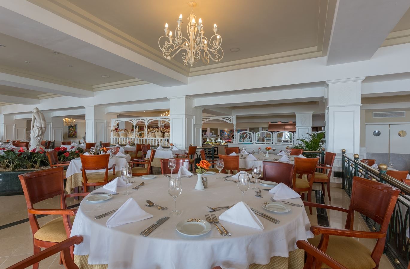 restaurants-las-dalias-main-restaurant