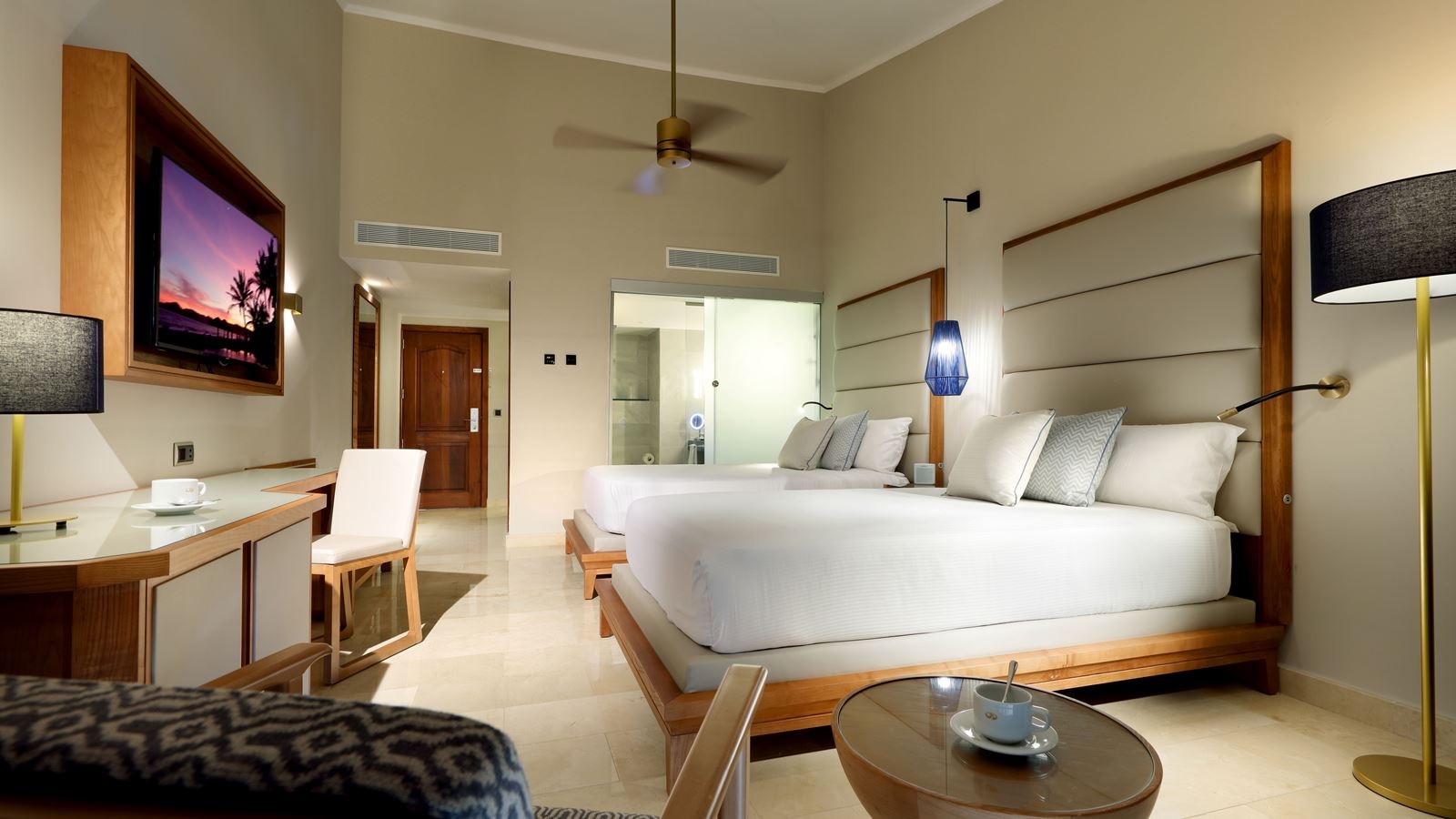 rooms-deluxe-poolside