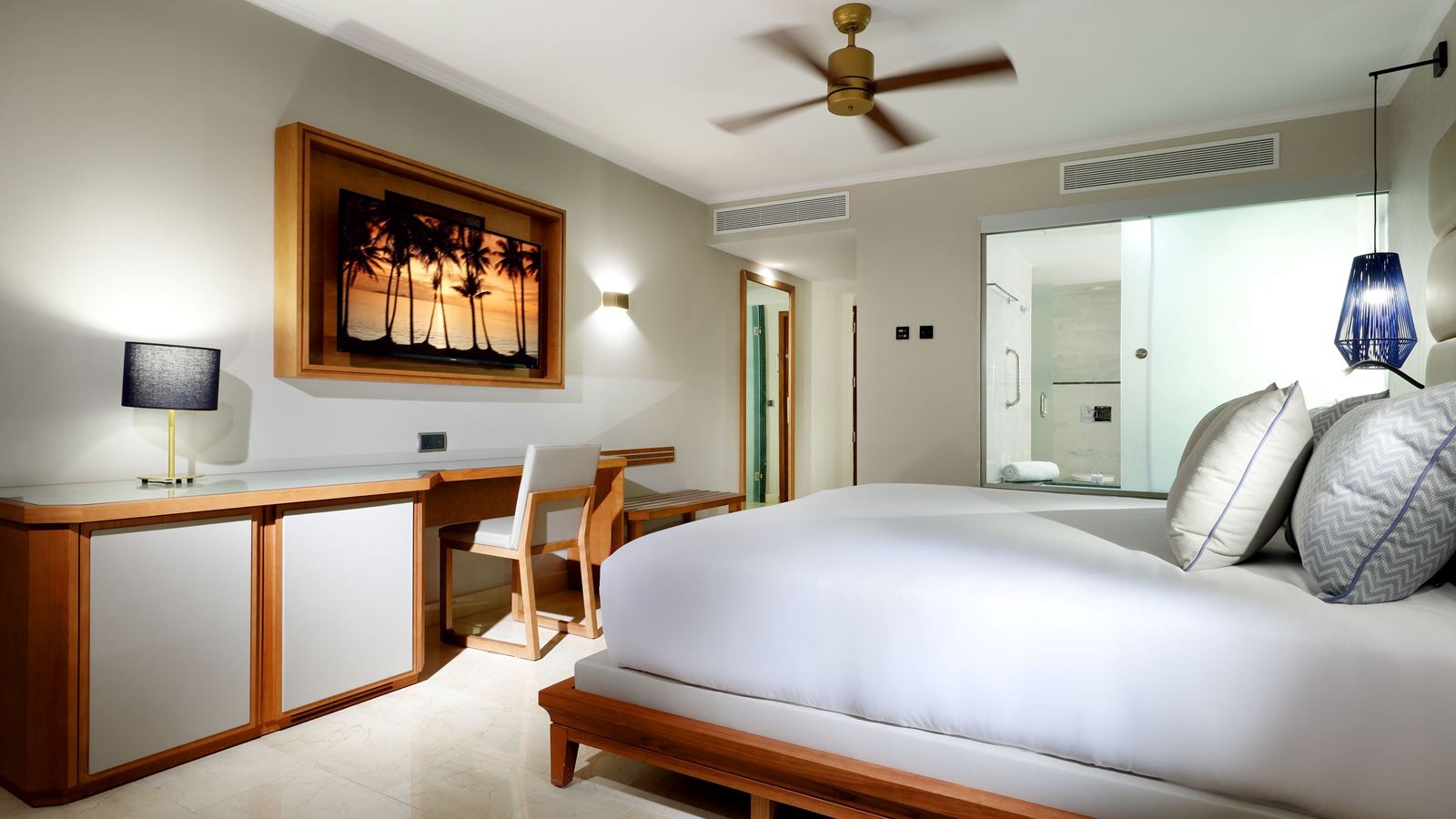 rooms-junior-suite-poolside