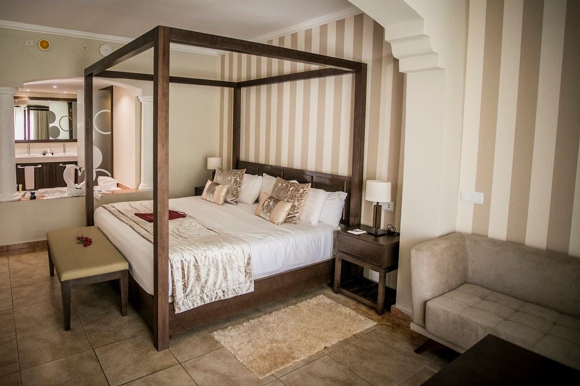 rooms-colonial-club-junior-suite-with-jacuzzi