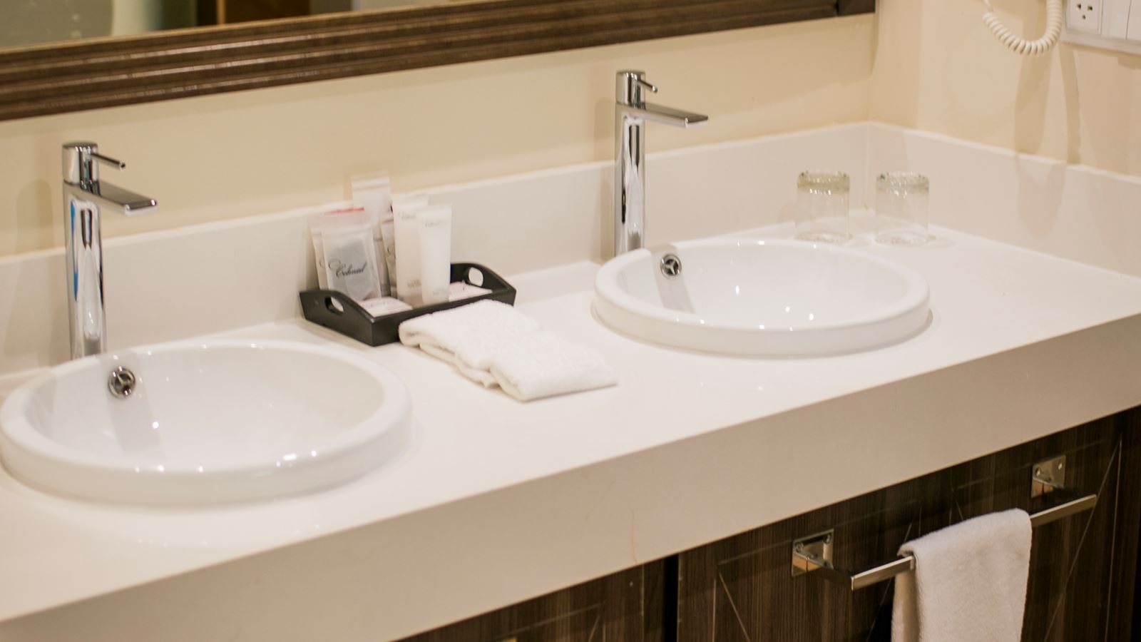 rooms-colonial-club-junior-suite-with-jacuzzi