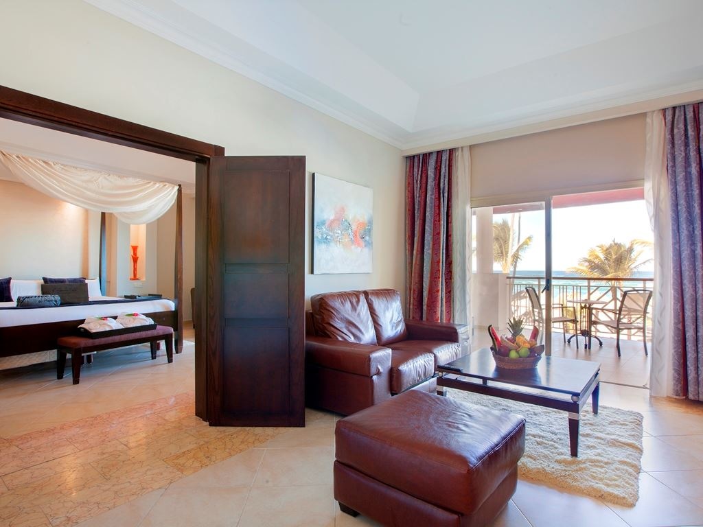 rooms-elegance-club-ocean-view-suite-outdoor-jacuzzi