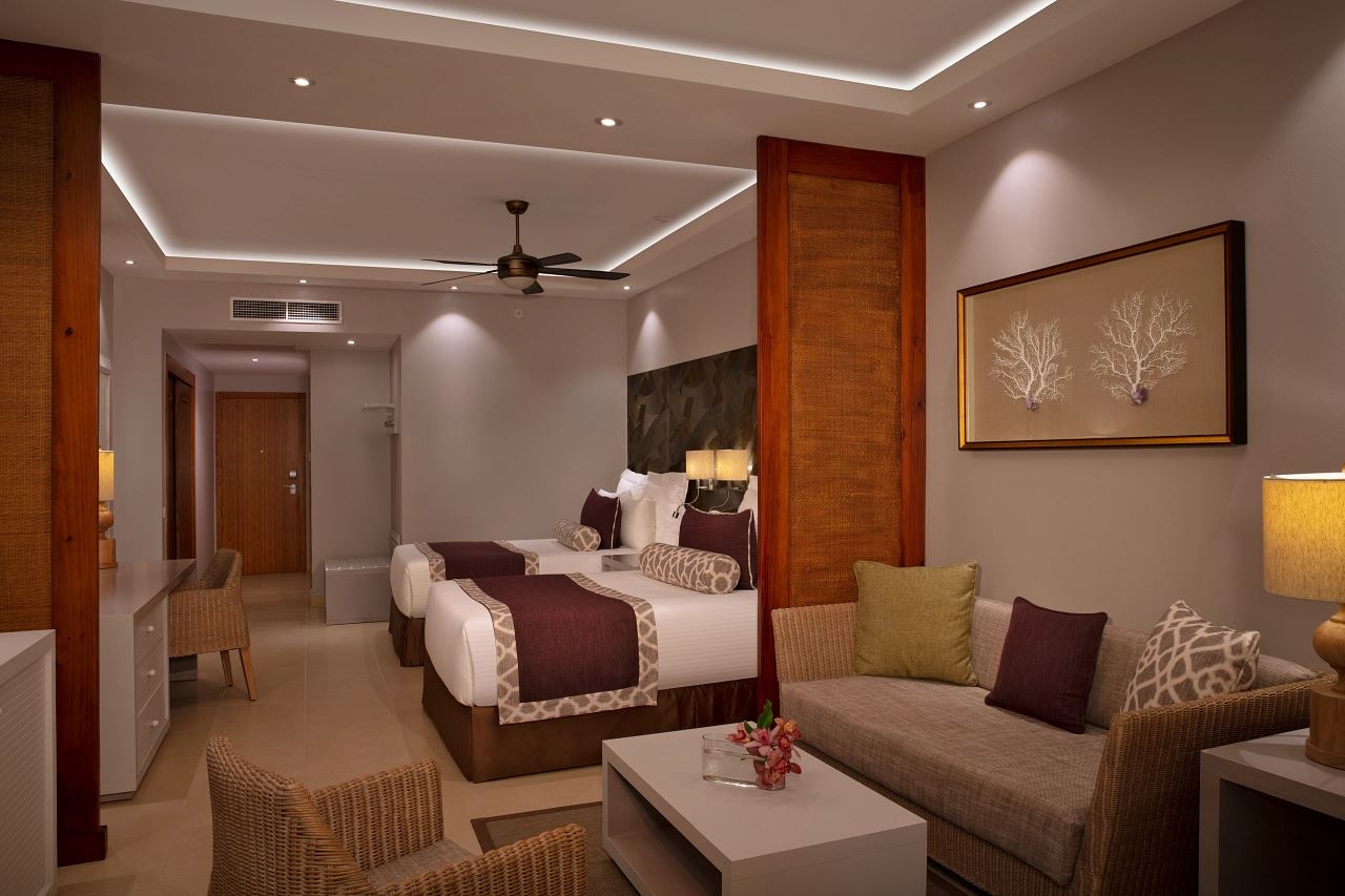 rooms-deluxe-family-room