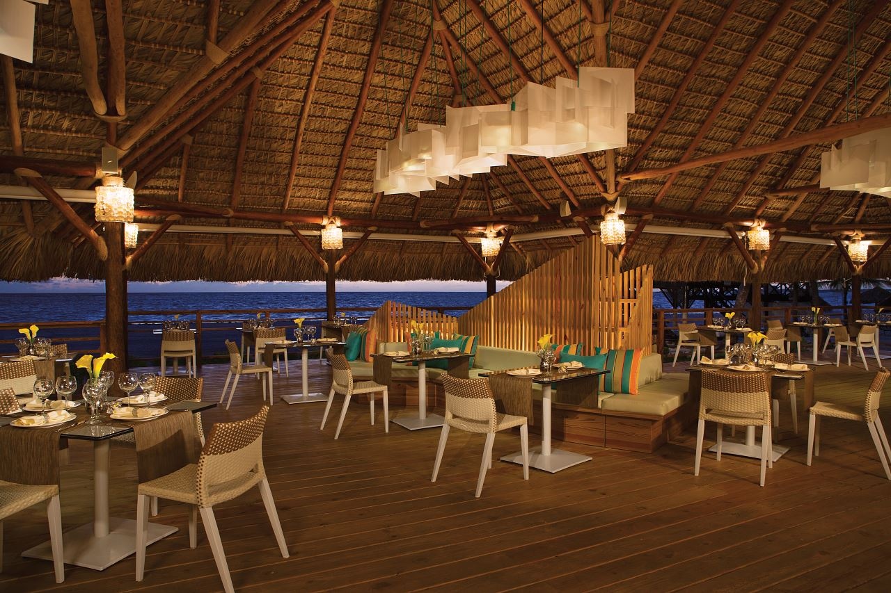 restaurants-seaside-grill-á-la-carte-grilled-fare-served-beach-side-for-preferred-club-guests-only