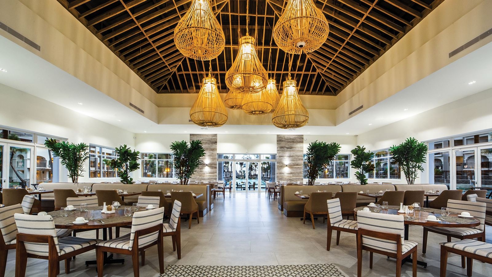 restaurants-la-riviera