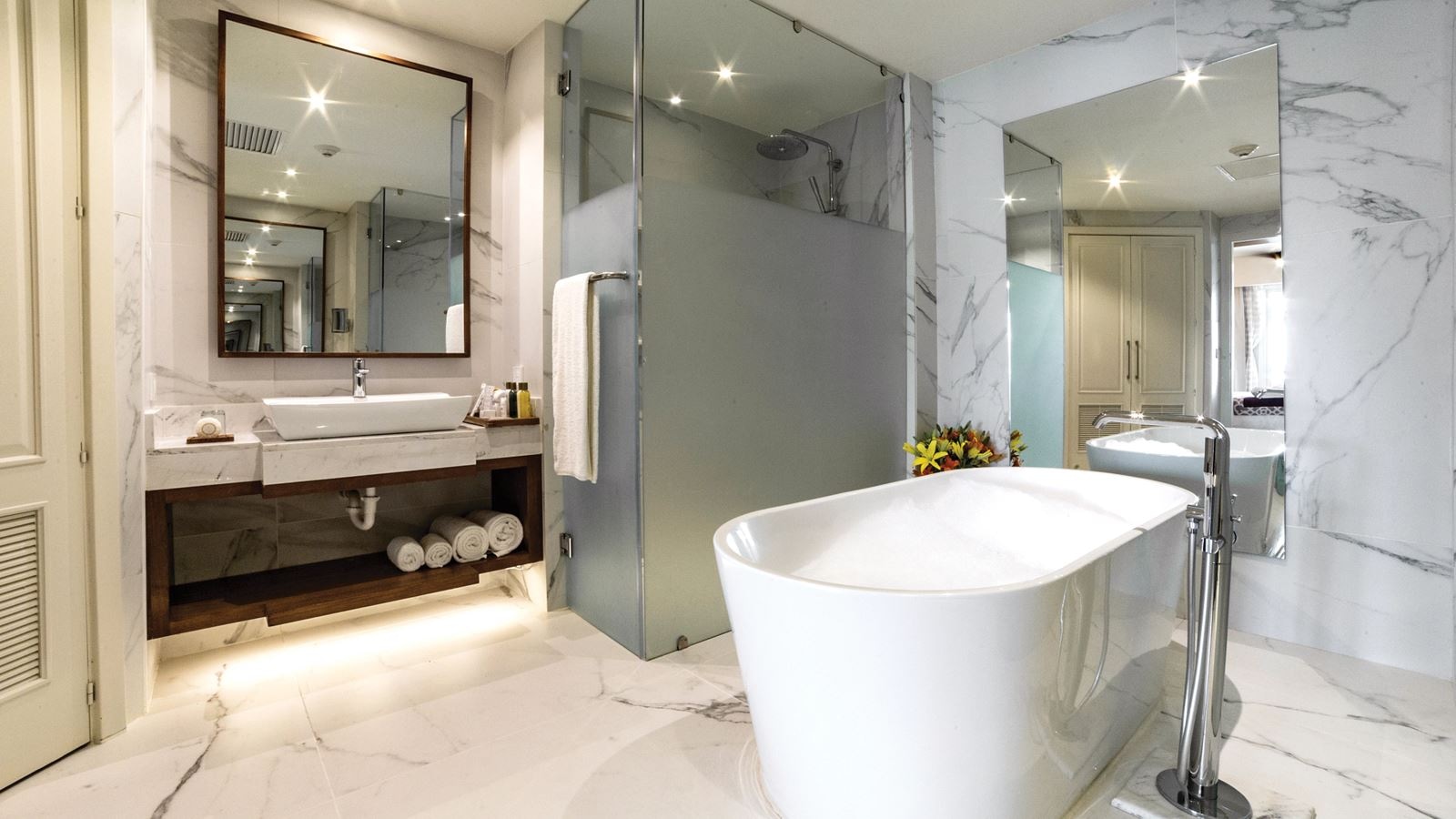 rooms-preferred-club-master-suite-tropical-view