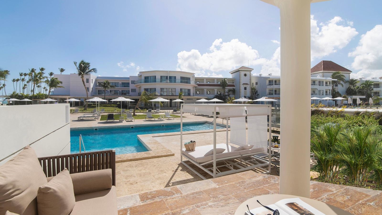 rooms-junior-suite-swim-up