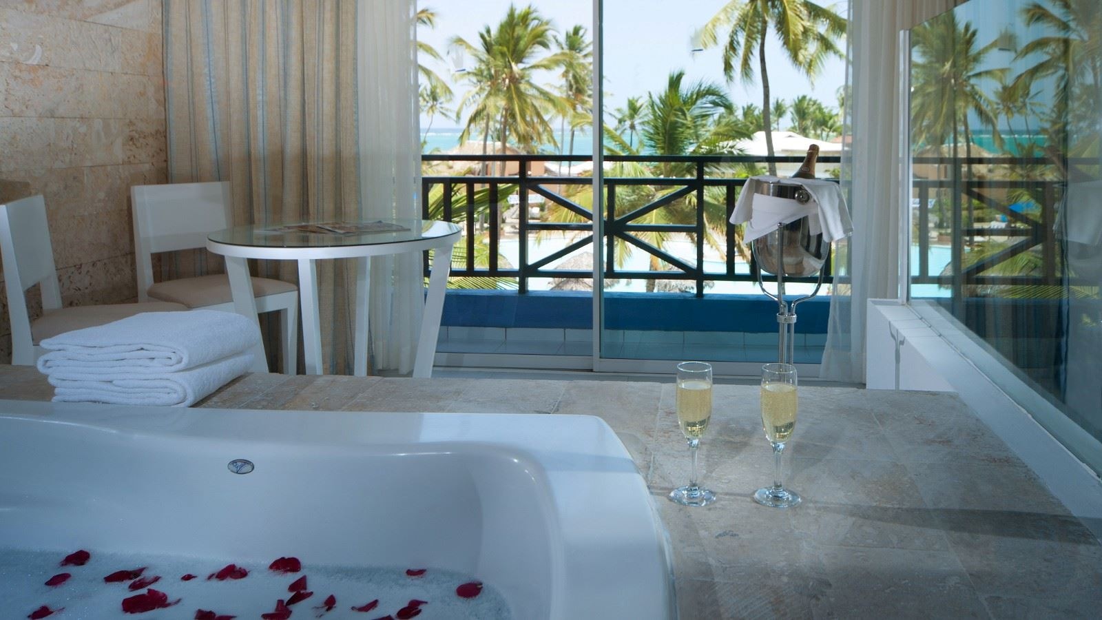 rooms-honeymoon-suite