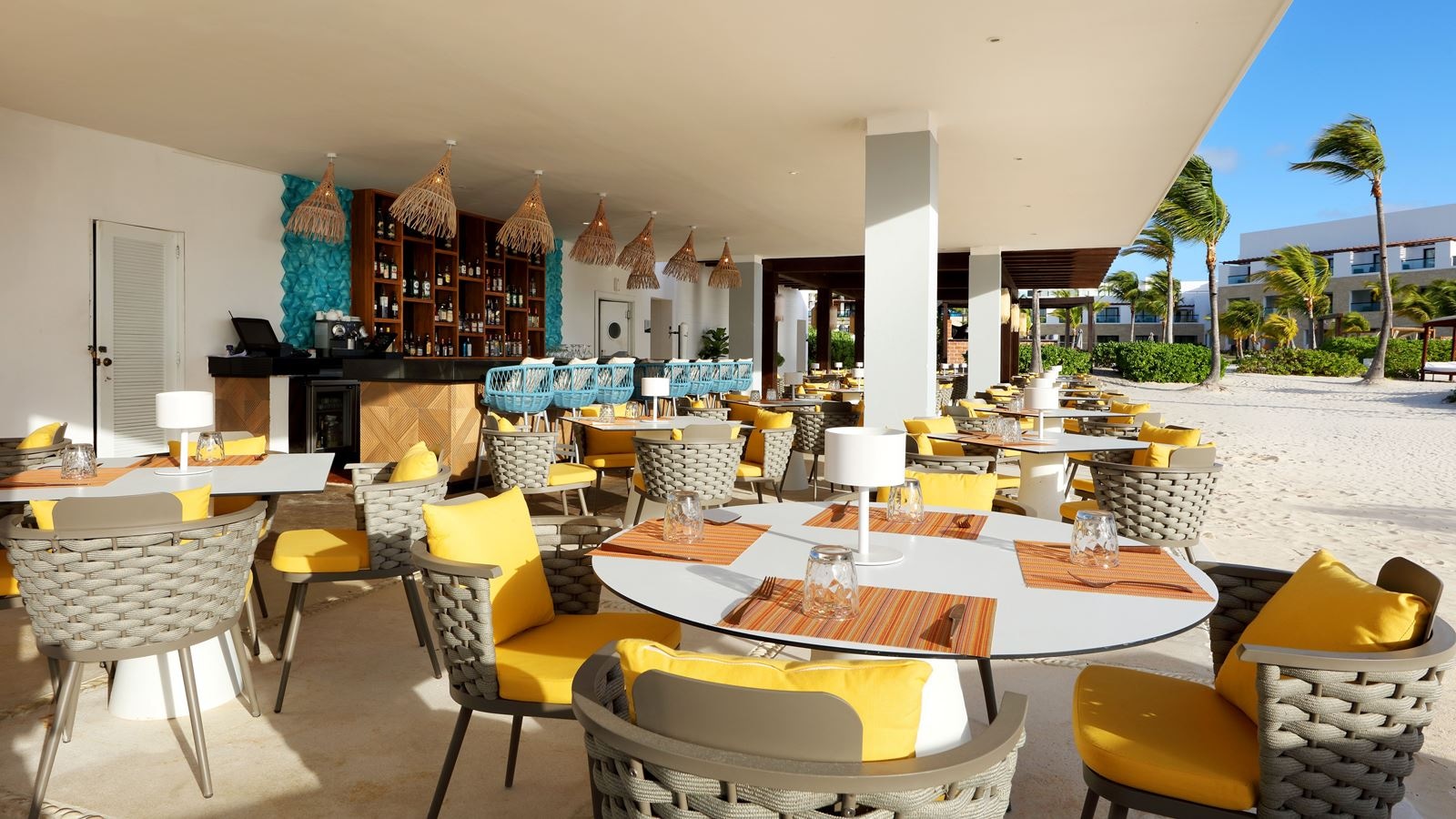 restaurants-helios-beach-club
