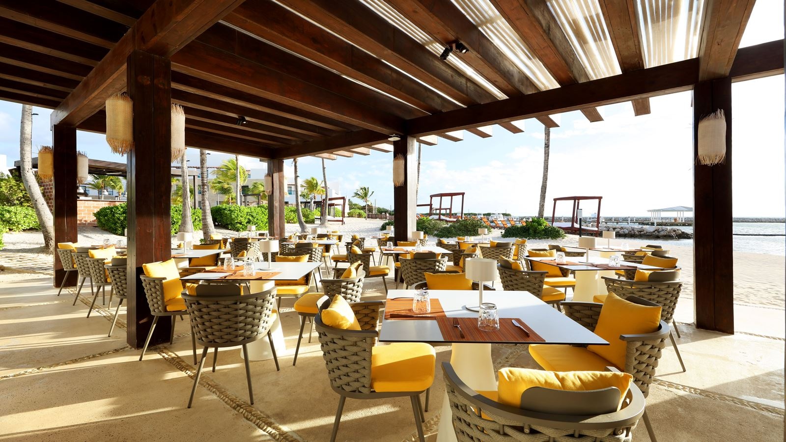 restaurants-helios-beach-club