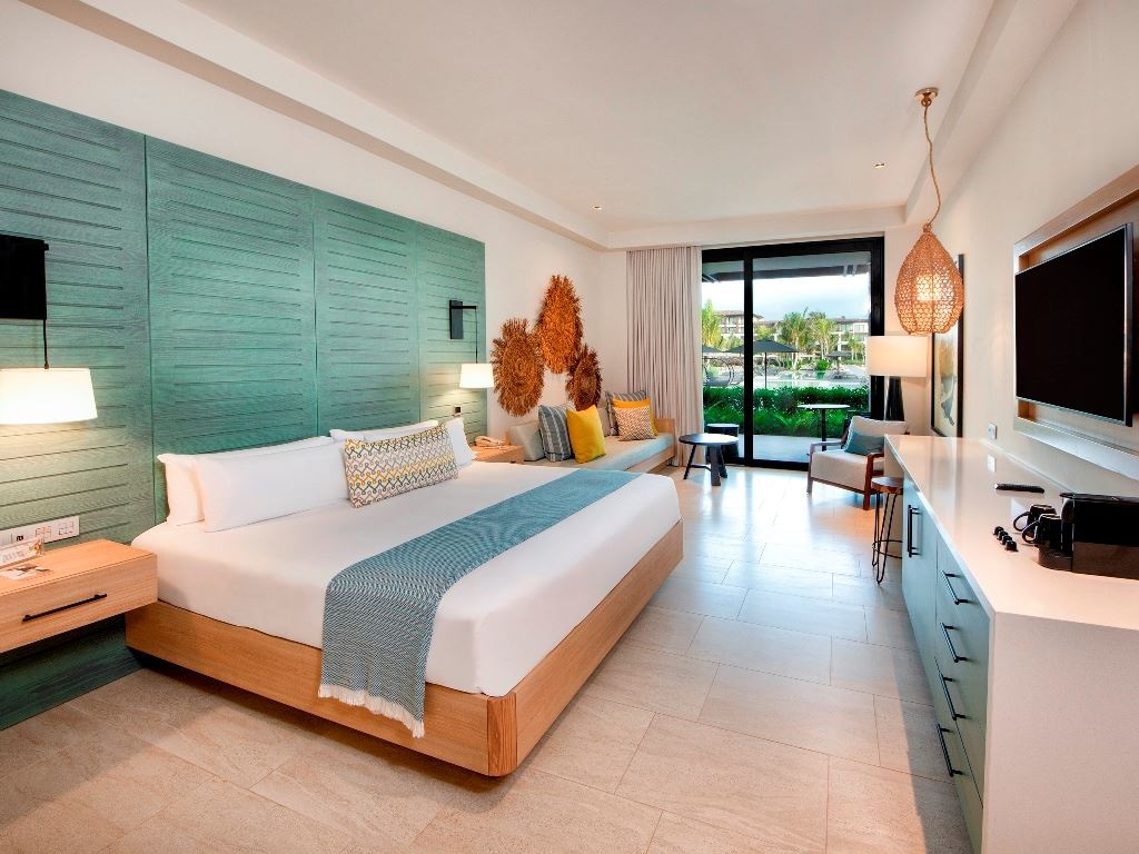 rooms-adults-only-junior-suite-pool