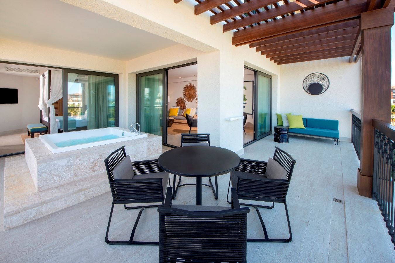 rooms-unique-corner-one-bedroom-suite-ocean-view