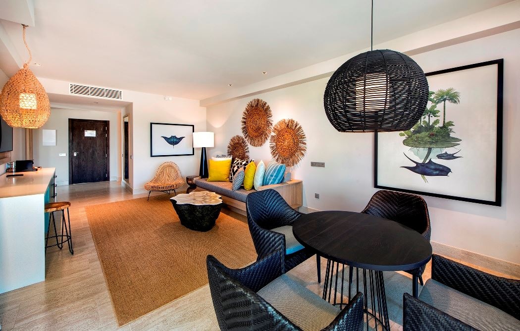 rooms-unique-corner-one-bedroom-suite-ocean-view