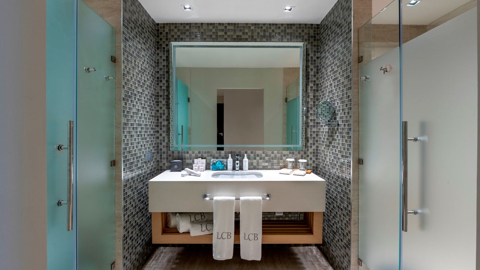 rooms-unique-corner-one-bedroom-suite-ocean-view