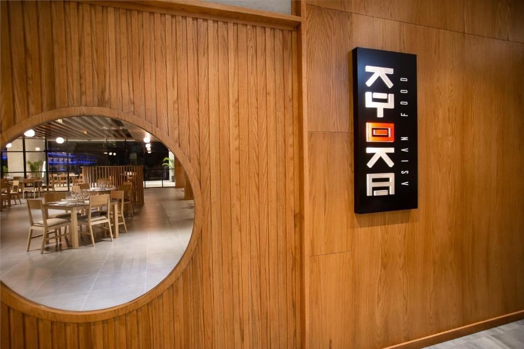 restaurants-main-building