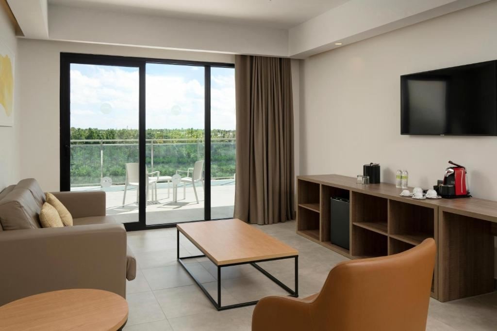 rooms-luxury-master-suite