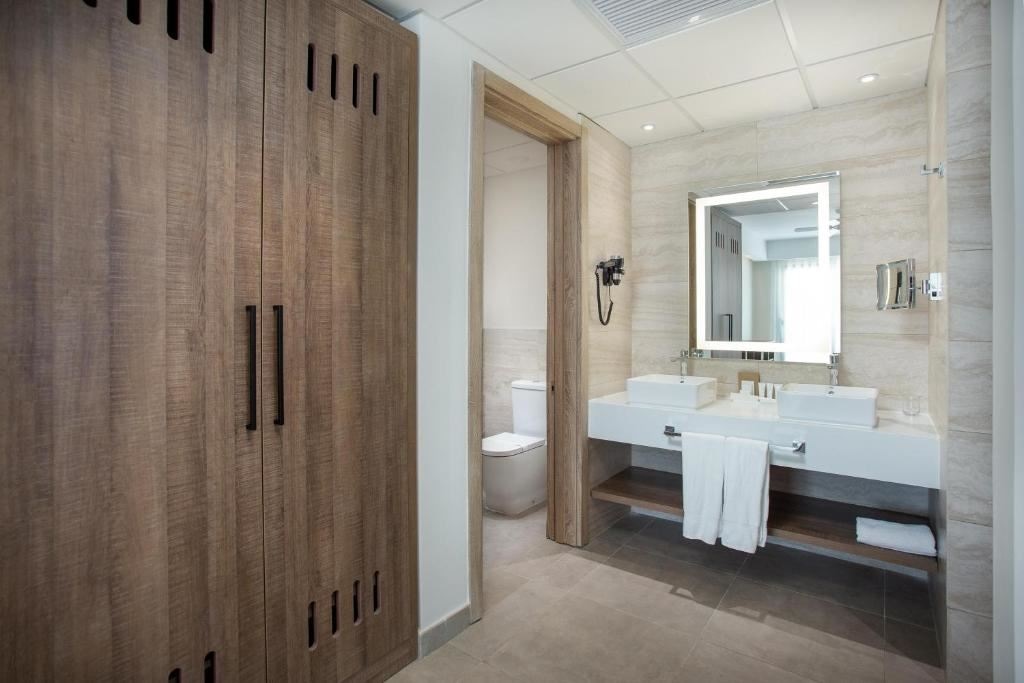 rooms-luxury-master-suite