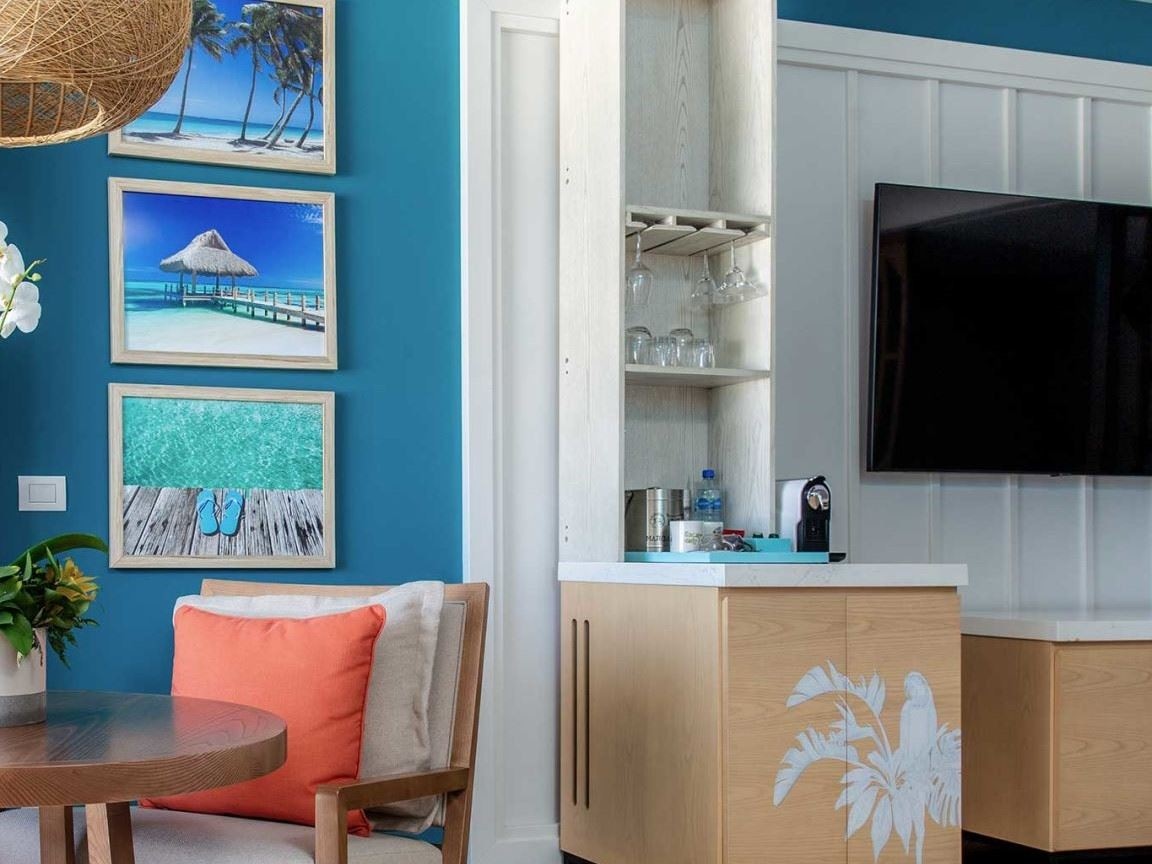 rooms-beachfront-honeymoon-swim-up-suite