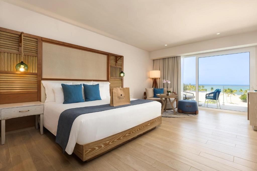 rooms-preferred-club-junior-suite-ocean-front