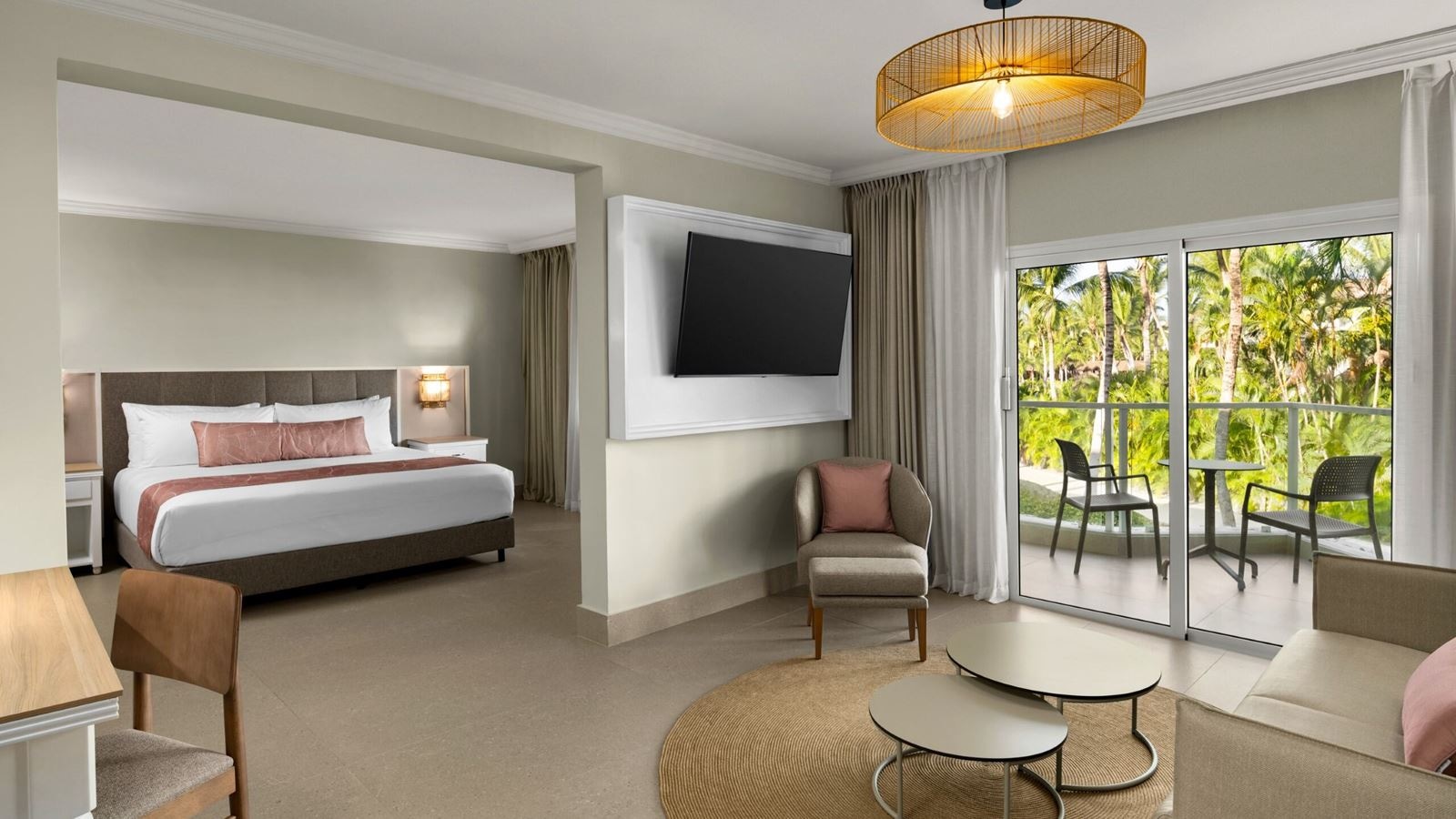 rooms-club-junior-suite-double-beds-tropical-view