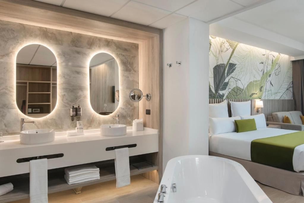 rooms-junior-suite-swim-out-pool-view