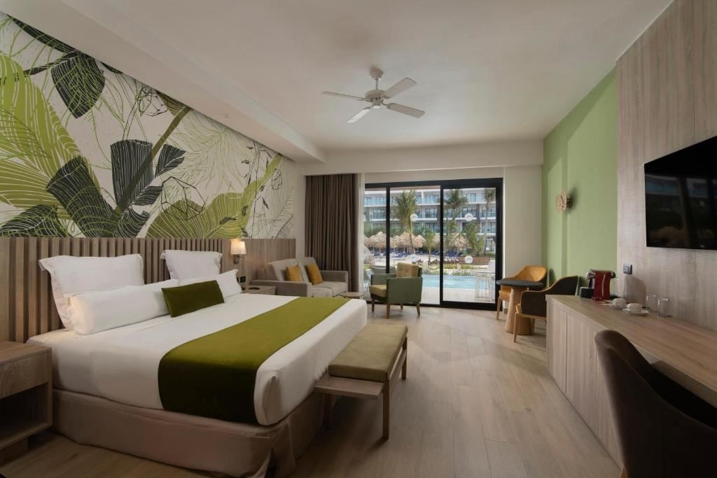 rooms-junior-suite-swim-out-pool-view