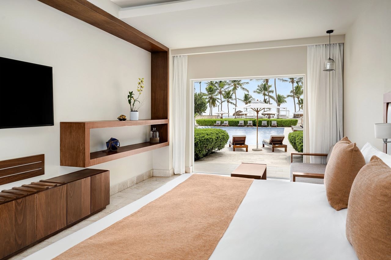 rooms-sun-club-junior-suite-pool-access-ocean-view--adults-only-18+
