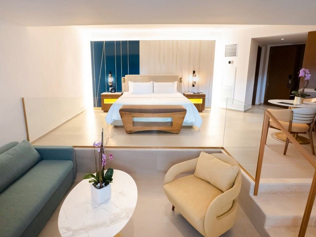 rooms-rock-royalty-caribbean-sand-suite-king-with-personal-assistant