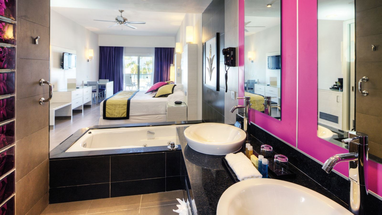 rooms-villas-junior-suite-pool-view